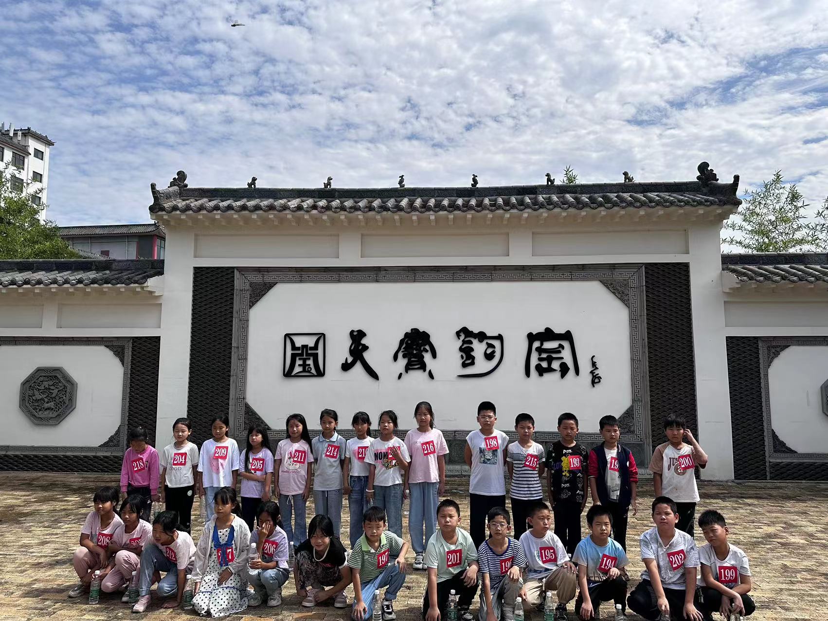 天天鲁一鲁摸一摸爽一爽